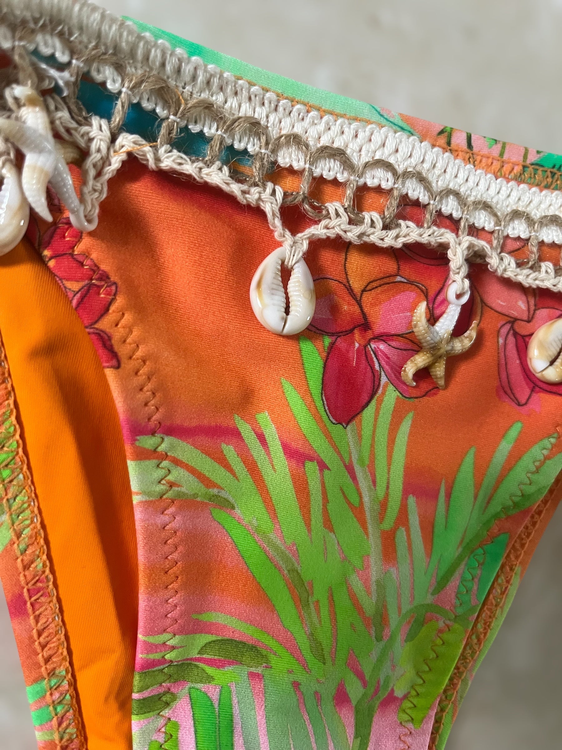 TROPICAL BIKINI