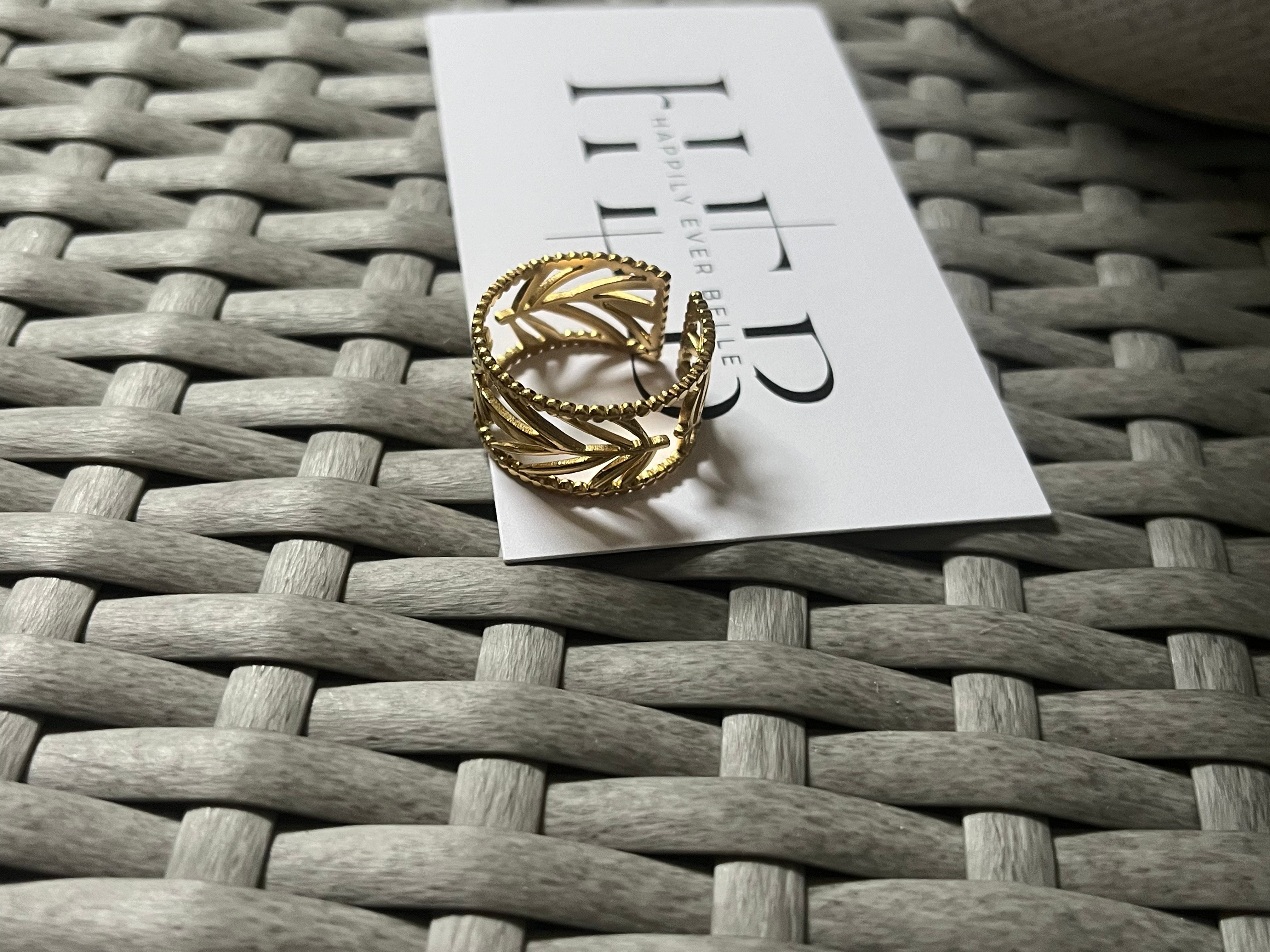 LEAF BAND RING